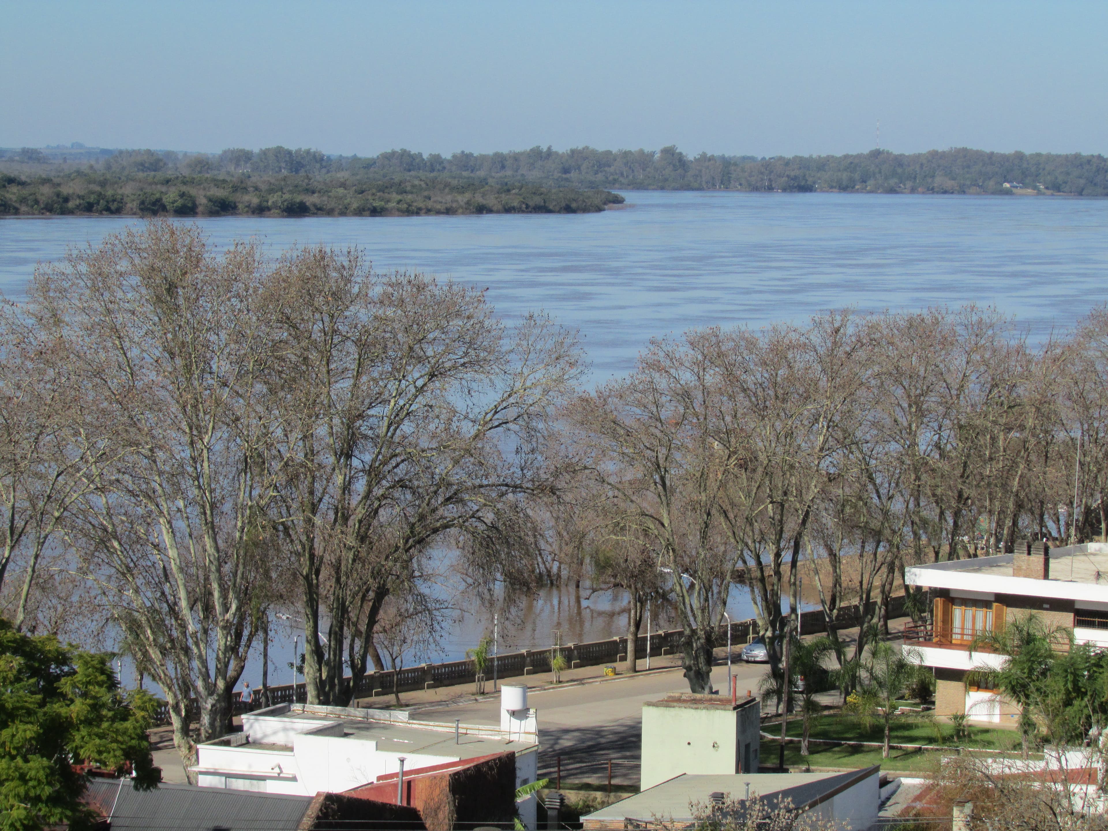 Costanera y Río Uruguay en Colón